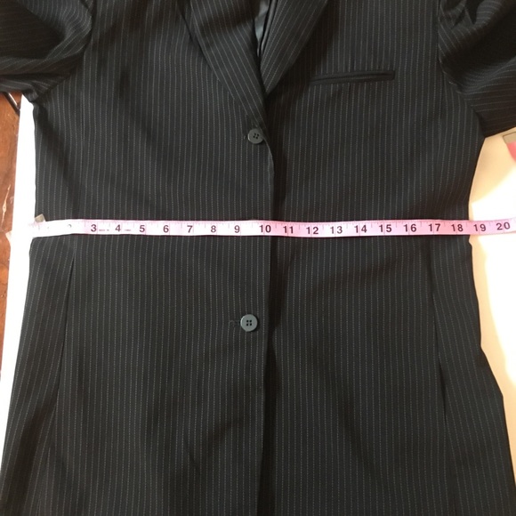 VTG Georgio Sant’ Angelo Pinstripe Pant Suit. 8 - Picture 5 of 10